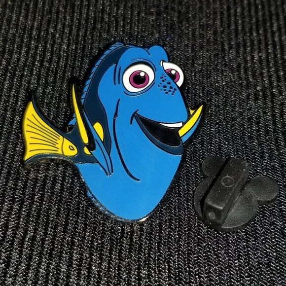 Disney Pin Finding Nemo Dory 2016 DMC Movie Club Exclusive VIP Pin #60 116268 - Picture 2 of 5